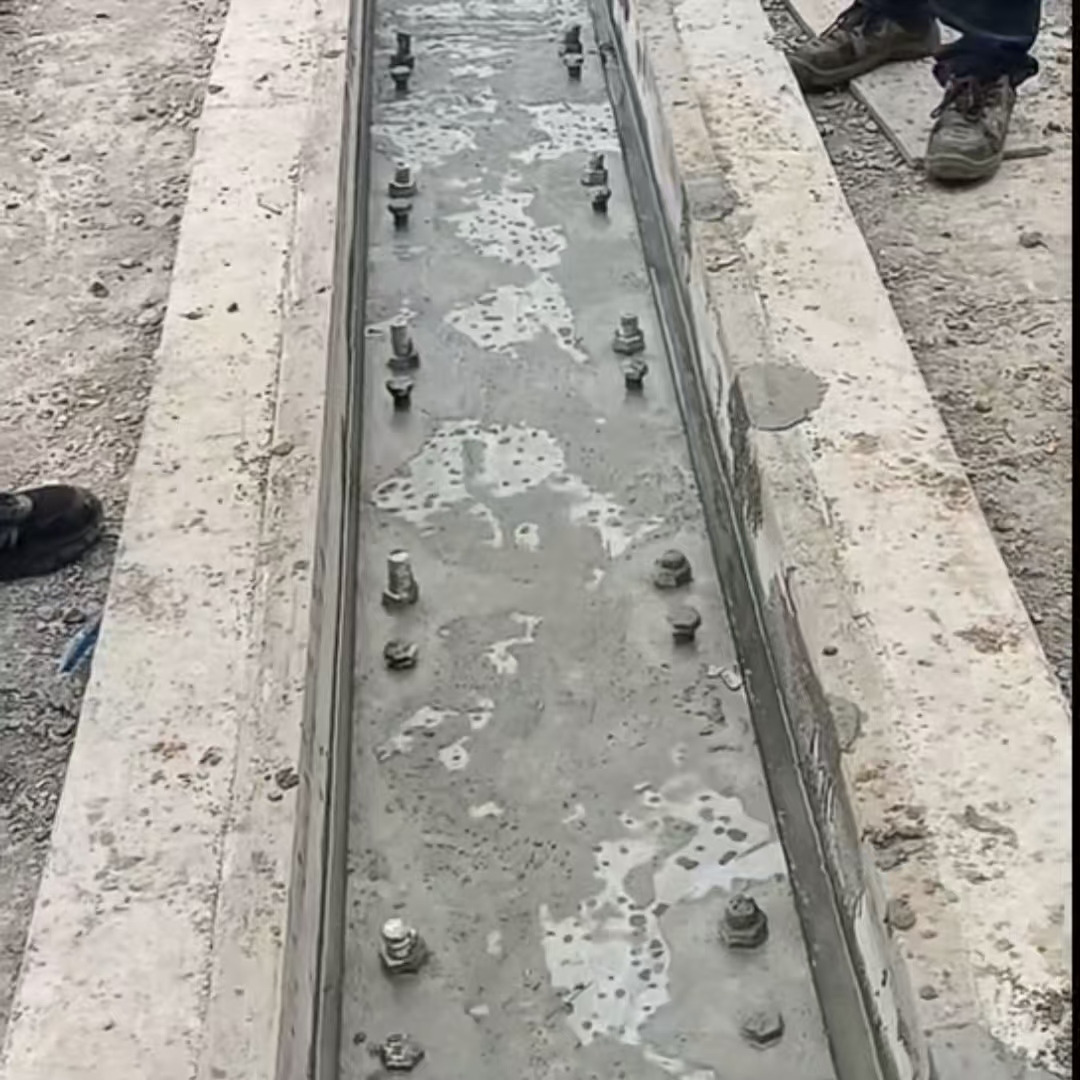 北站港口码头起重机龙门吊重型机械设备稳固用早强快凝轨道胶泥